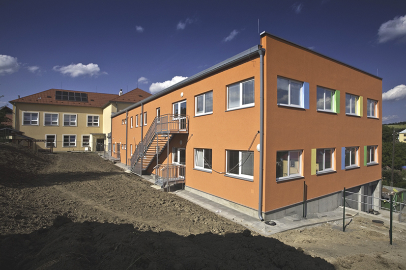 Nová přístavba základní a mateřské školy ve Hvozdné