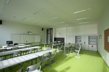 Akustický komfort v učebnách gymnázia je perfektní. Tvárnice z Liaporu byly doporučeny rakouským investorem.