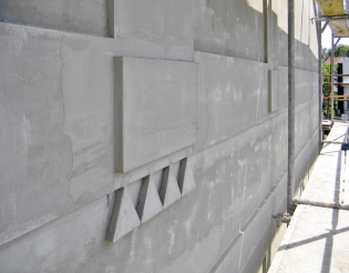 Obr. 15: Obnovený plastický detail fasády štítové stěny
