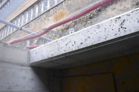 Velké póry v povrchu betonu, které mohou mít v exteriéru vliv i na trvanlivost