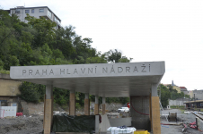 Pohledový beton na stavbě v Praze – Prodloužení podchodu v železniční stanici Praha hlavní nádraží