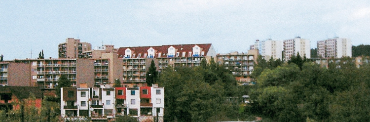 Komplex panelových domů s ojedinělou realizací sedlové střešní nástavby (Blansko)
